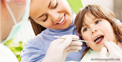 Khám răng định kỳ cho trẻ