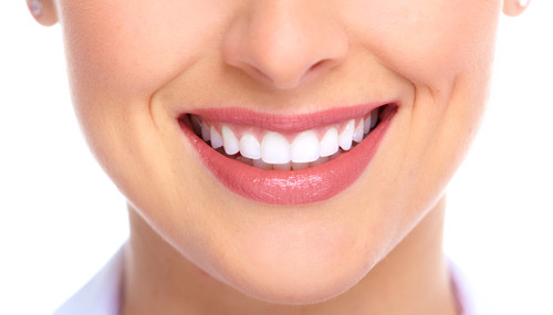 Kiểm tra sức khỏe răng miệng sau khi bọc răng sứ